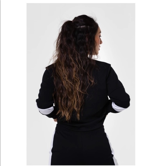 Onzie Black & White Blocked CrewTop size M/L - Picture 2 of 10